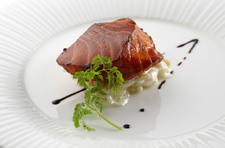 계란 흰자와 콘포이를 곁들인 대구 필렛 오븐 구이