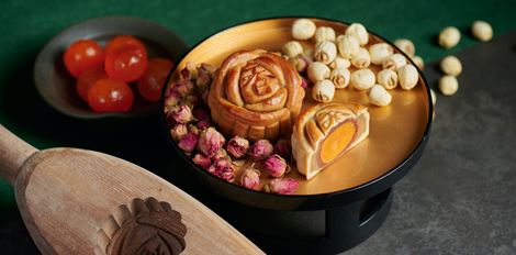 Kowloon Shangri La Hong Kong Presents Over The Moon Mid Autumn Festival Mooncakes And Goodies Kowloon Shangri La Hong Kong