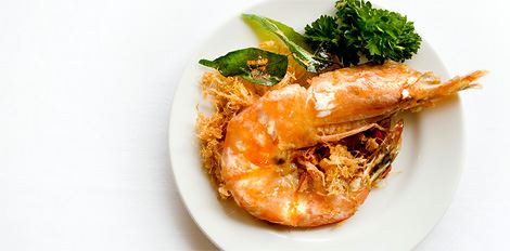 Pan-fried Butter Prawns with Crispy Egg