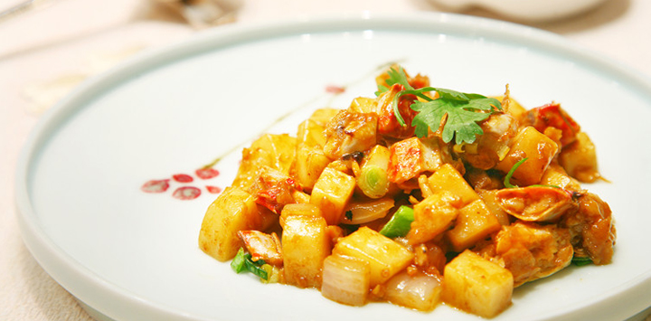 カニとお餅のソース炒め