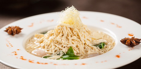 湯葉、海老、金華ハムのスープ