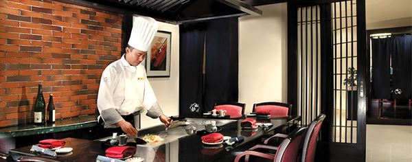 Restaurants Bars Lounges In Surabaya Shangri La Hotel Source From Shangri-La Hotels Image Size Width 236 x Height 600 Restaurants Bars Lounges In Surabaya Shangri La Hotel - Italian Restaurant Shangri La Surabaya