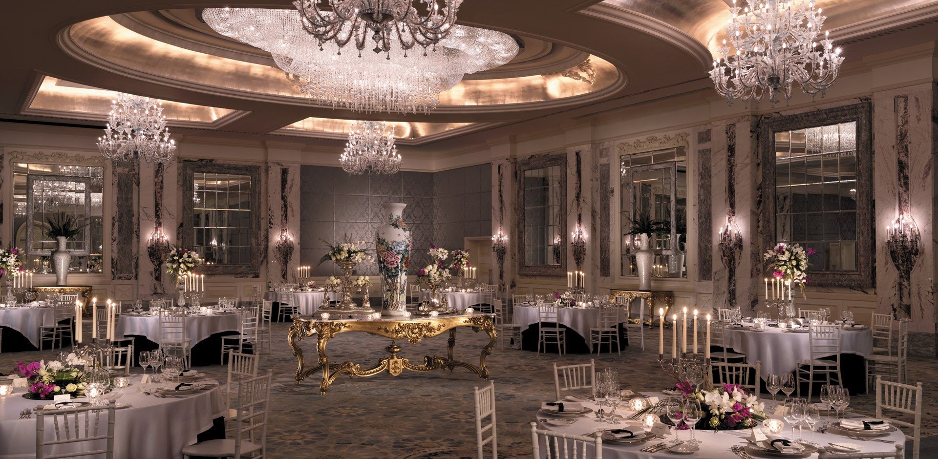 Bridal car hi-res stock photography and images - Alamy, image size:1920x940