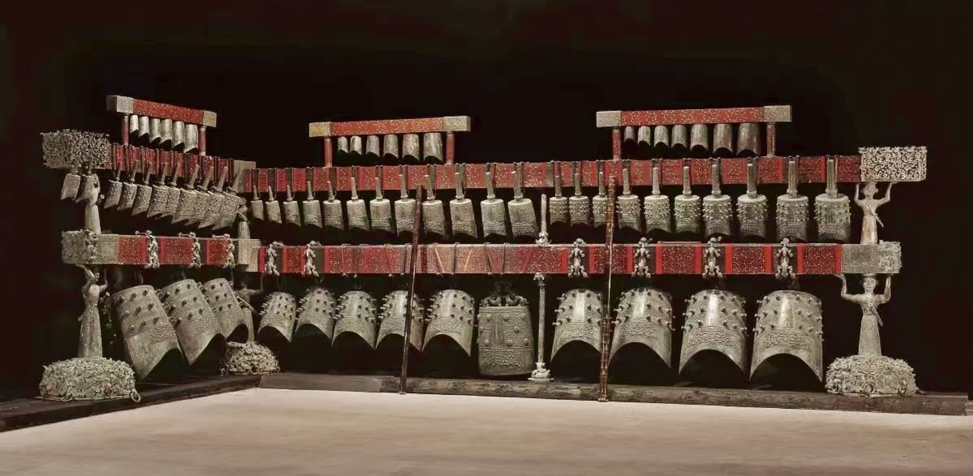 中国古代楽器　編鐘 よみがえる2千年前の鐘の音 漢代の編鐘で現代の楽曲を演奏 写真
